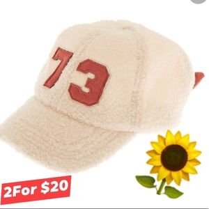 🌻🌻Claire’s Sherpa Varsity Baseball Cap Ivory